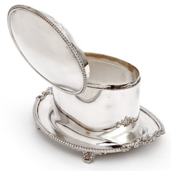 Georgian Style Mappin & Webb Silver Plated Oval Box with a Hinged Domed Lid