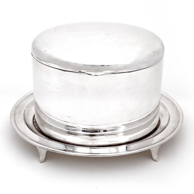 Walker and Hall Silver Plated Trinket or Biscuit Box with a Domed Hinged Lid (c.1900)