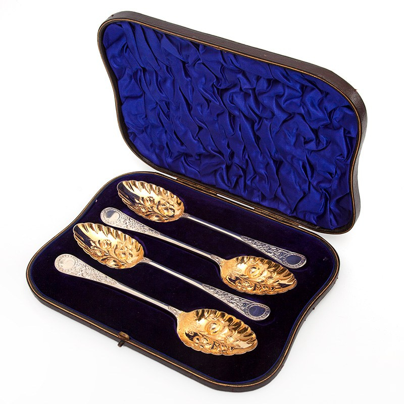 Boxed Set of Four Edwardian Venetian Pattern Silver Berry Spoons (1903)