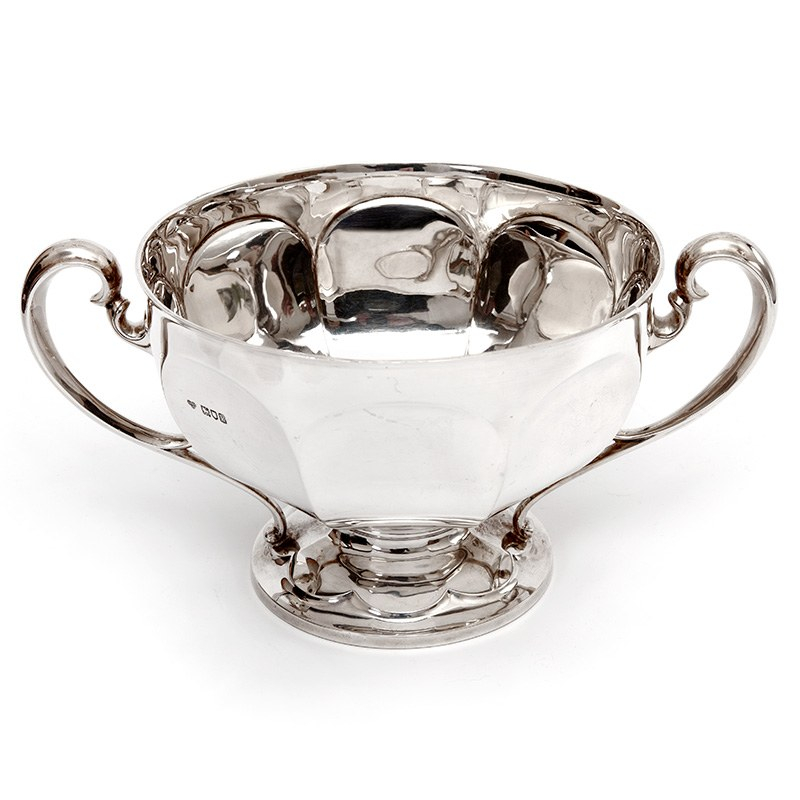 Edwardian Goldsmiths & Silversmiths Silver Bowl in a Plain Circular Form (1905)