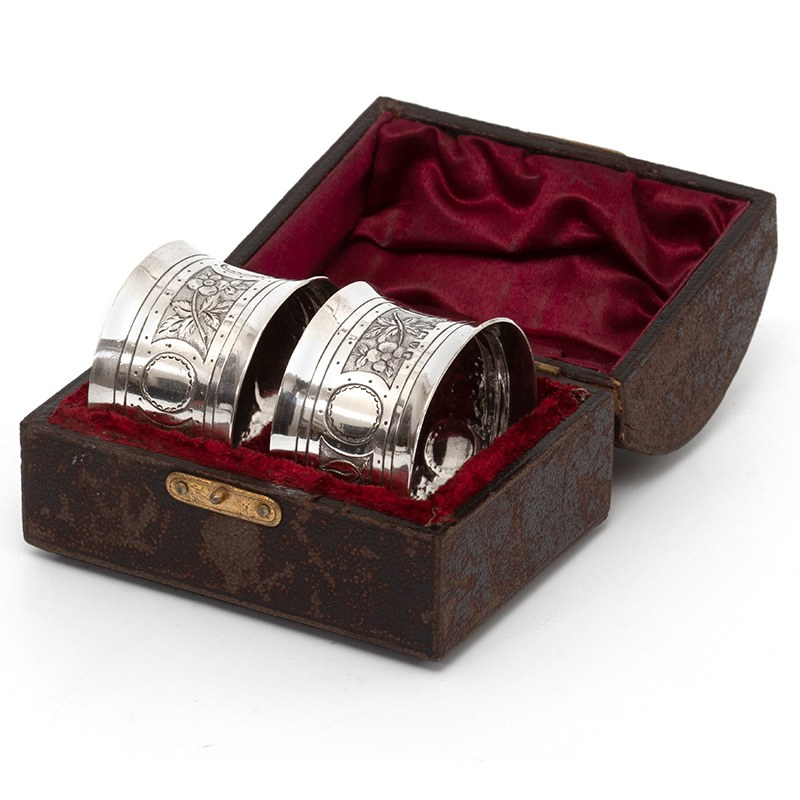 Victorian John Round Boxed Pair of Silver Convex Shaped Napkin Rings