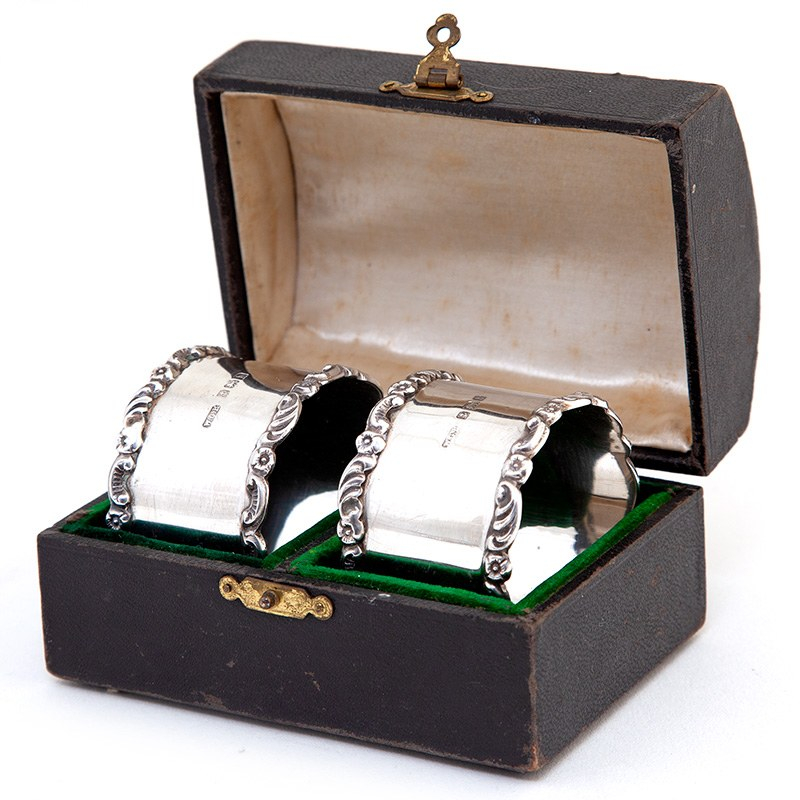Pair of Boxed Edwardian Silver Napkin Rings with Plain Bodies and Floral and Scroll Borders