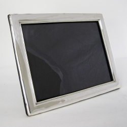 Large Edwardian Silver Photo Frame with a Plain Curved Mount